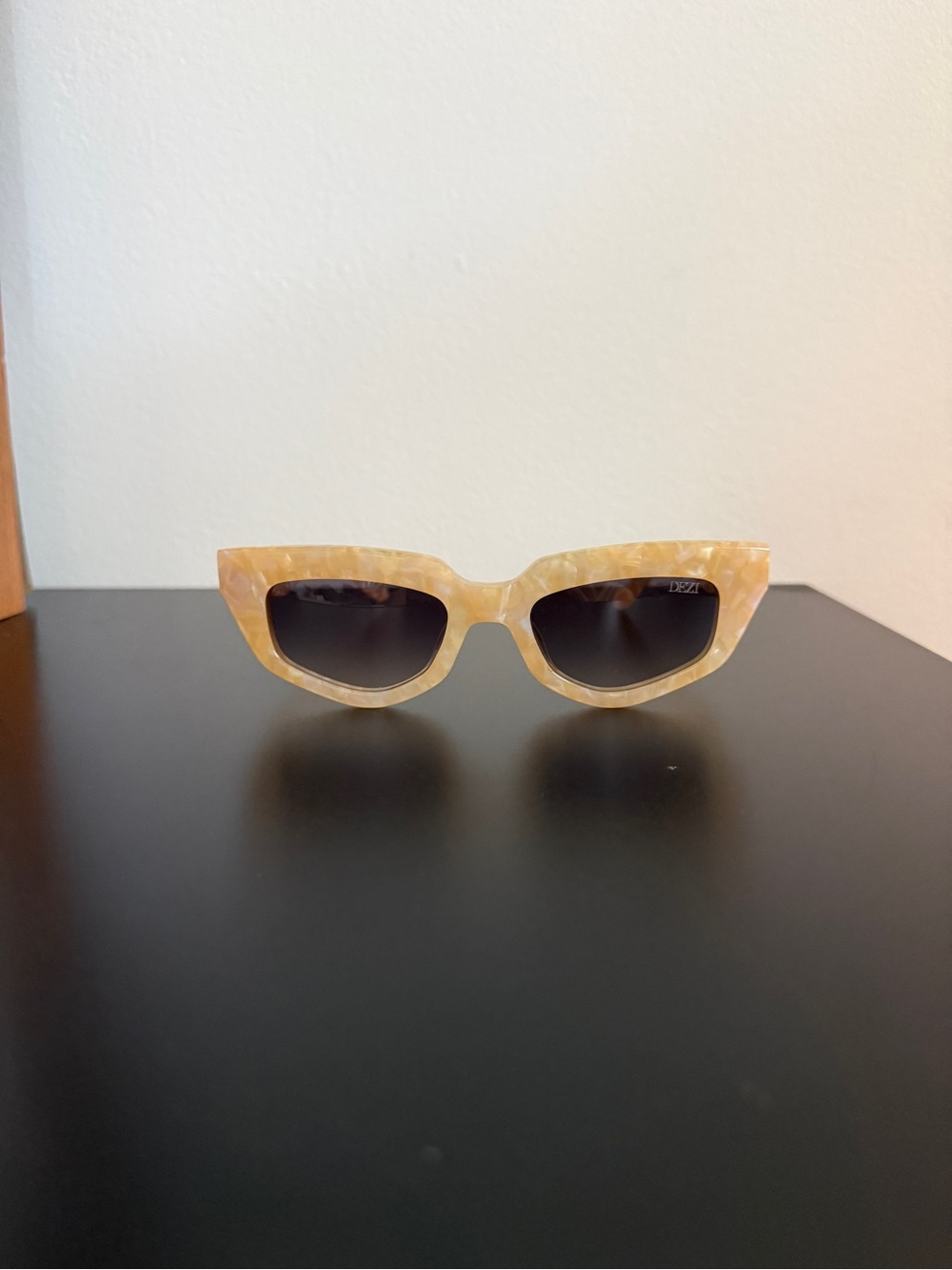 DEZI On Read Beige Tortoiseshell Cat Eye Sunglasses